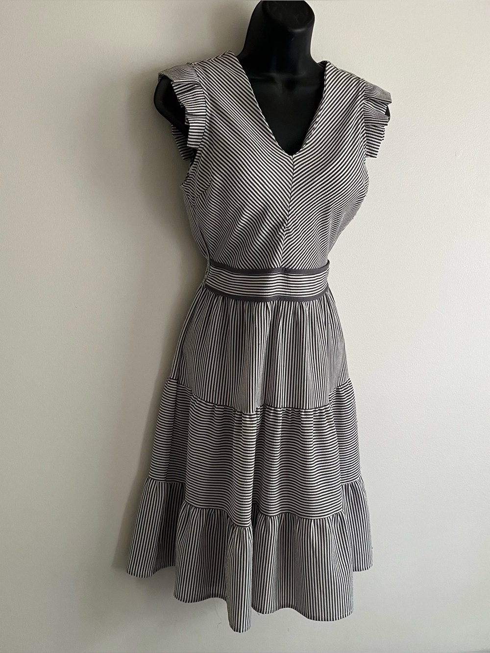 MONTEAU Striped V-Neck Sleeveless Tiered Midi Summer Dress - Gray & White